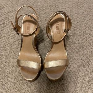 Schutz gold wedges